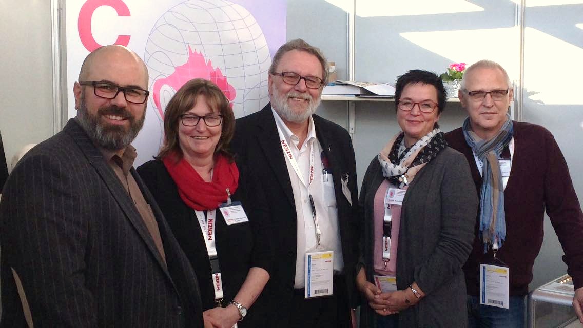 Ilkay Çoban (Landessprecher Baden-Württemberg), Andrea Sommer (Ansprechpartnerin), JakobC. Terhaag (Geschäftsführer), Karin Gasser (ehrenamtliche Mitarbeiterin), Hermann Gasser (Ansprechpartner) .. (v.l.n.r.)